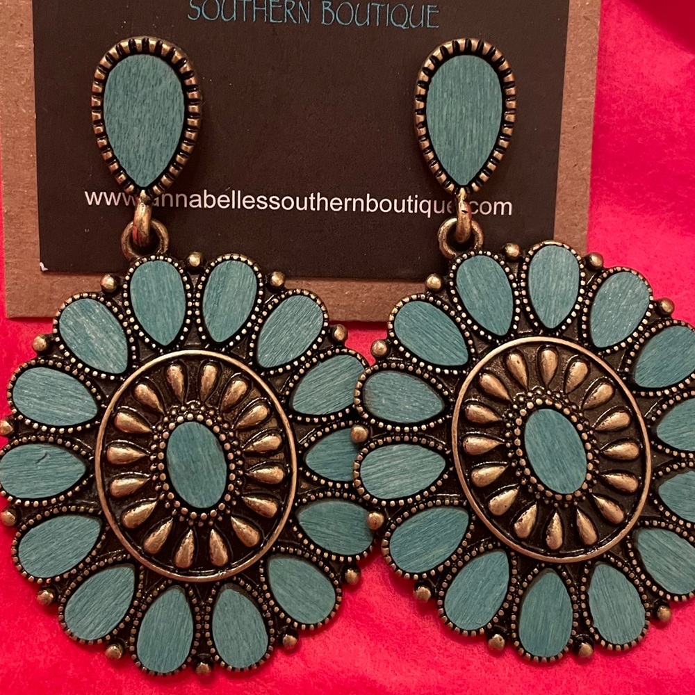 ❌SOLD❌
Earrings, Oval Flower Dangle - Picture 1 of 5